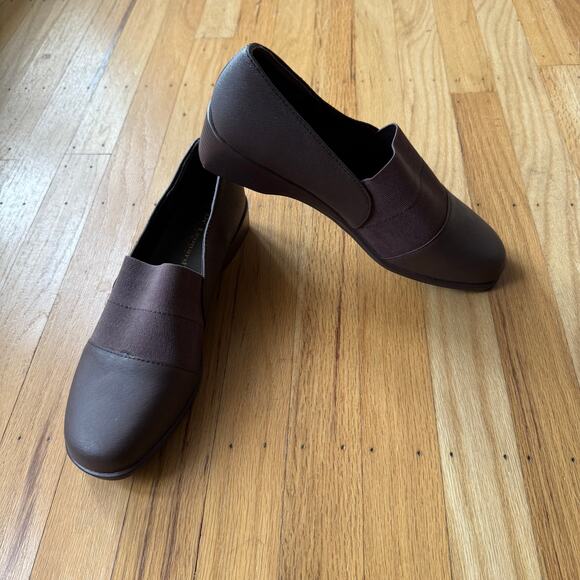 Dr. Leonard's Brown Leather Flat Comfort Shoes Size 9M Mature Slip On - Picture 8 of 12